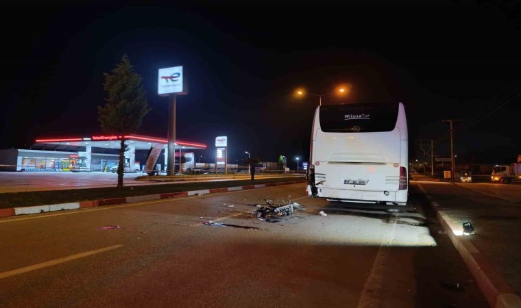 Çanda motosiklet otobüse arkadan çarptı: 1 kişi öldü, 1 kişi ağır yaralandı