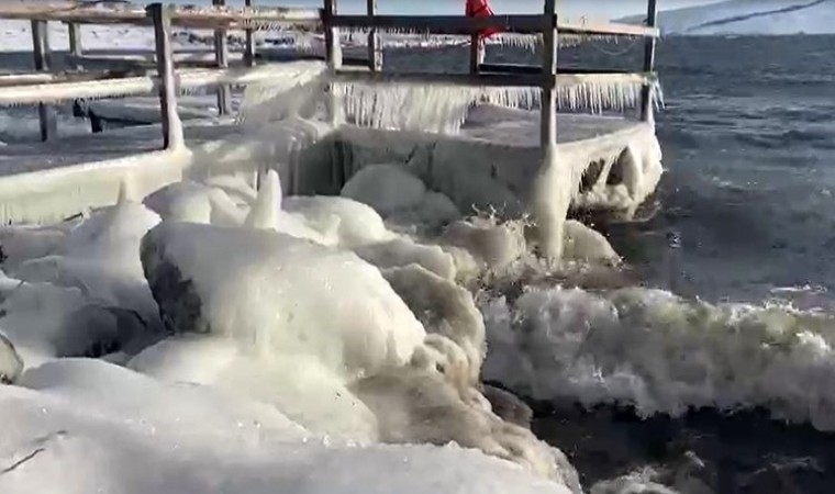 Çıldır Gölünün donmasını bekliyorlar