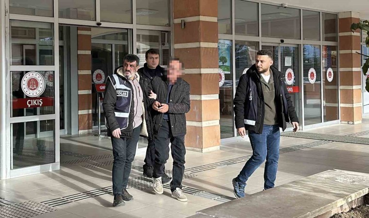 Cinsel istismar suçundan 16 yıl hapis cezasına çarptırıldı, duruşma salonunda tutuklandı