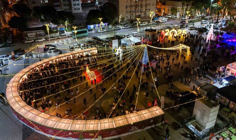 Cumhuriyet Meydanında Yeni Yıl Panayırı açıldı