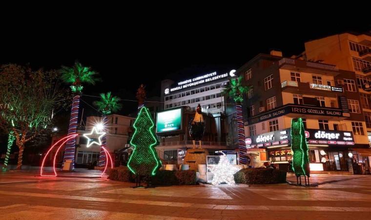 Denizlide cadde ve sokaklar yeni yılı ışıl ışıl karşılıyor