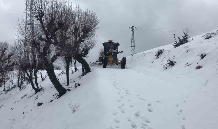 Diyarbakırda kardan kapanan 300 kilometrelik yol ulaşıma açıldı