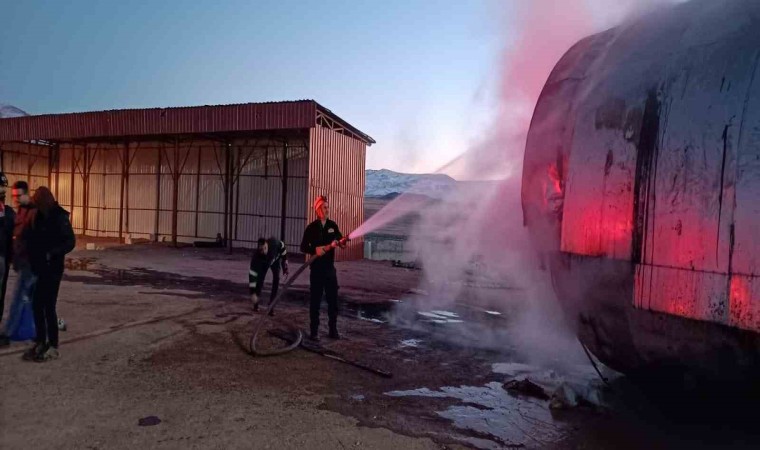 Doğubayazıtta petrol istasyonu deposunda yangın paniği