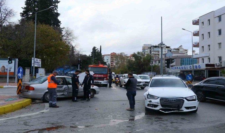 Dönülmez tabelasını dikkate almadı, kaza yaptı: 1 yaralı