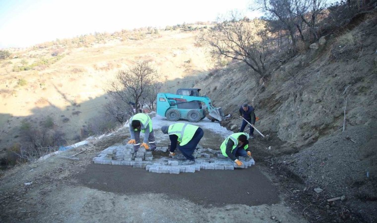 Dulkadiroğlu Belediyesinden kırsal mahallelere kilit parke hizmeti