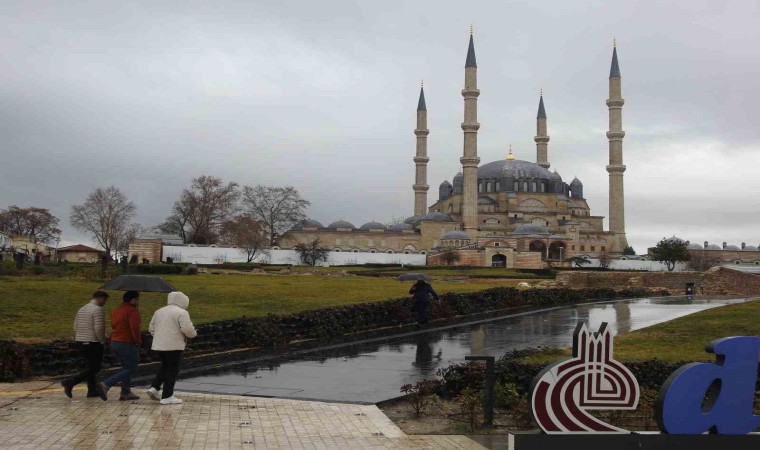 Edirnede sağanak etkili oldu