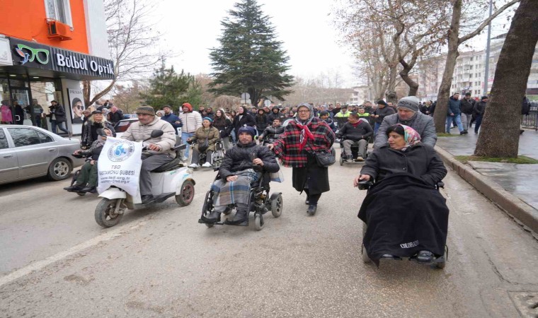 Engelliler Gününde farkındalık için yürüdüler