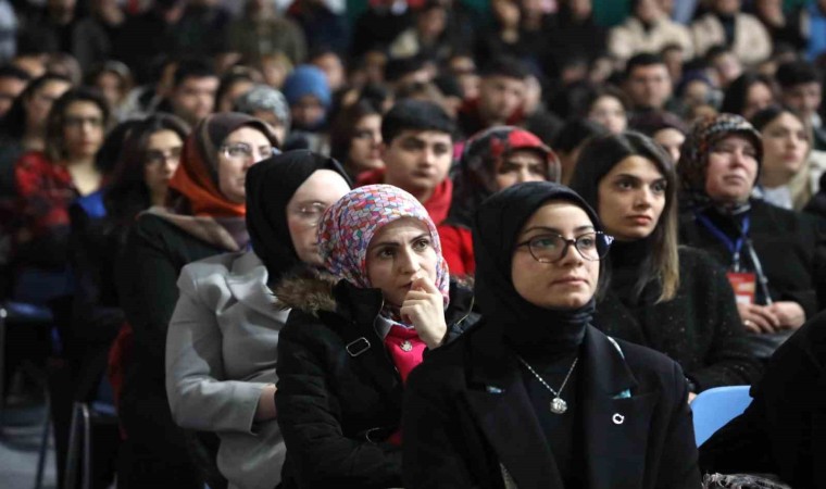 Erzincanda gençler çalıştayda bir araya geldi