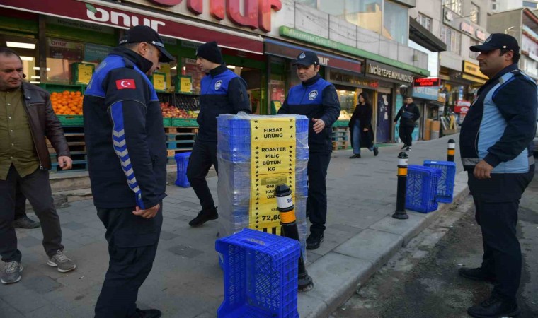 Esenyurt Belediyesi zabıta ekiplerinden kaldırım işgallerine karşı sıkı denetim