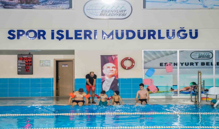 Esenyurt Belediyesinden özel bireylere yüzme ile terapi