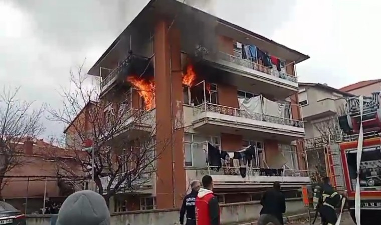 Eşine kızıp evi ateşe veren adam tutuklandı