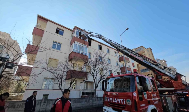 Evde çıkan yangında faciadan dönüldü