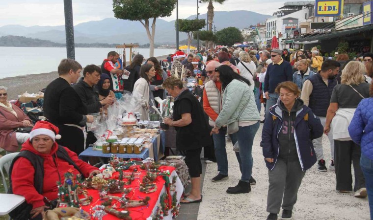 Fethiyede Geleneksel Yılbaşı Pazarı renkli görüntülere sahne oldu