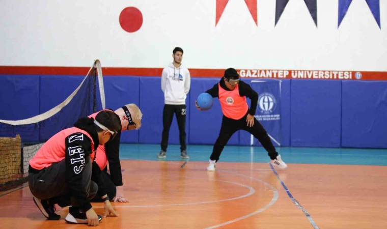 GAÜNde engelleri aşan goalball maçı düzenlendi