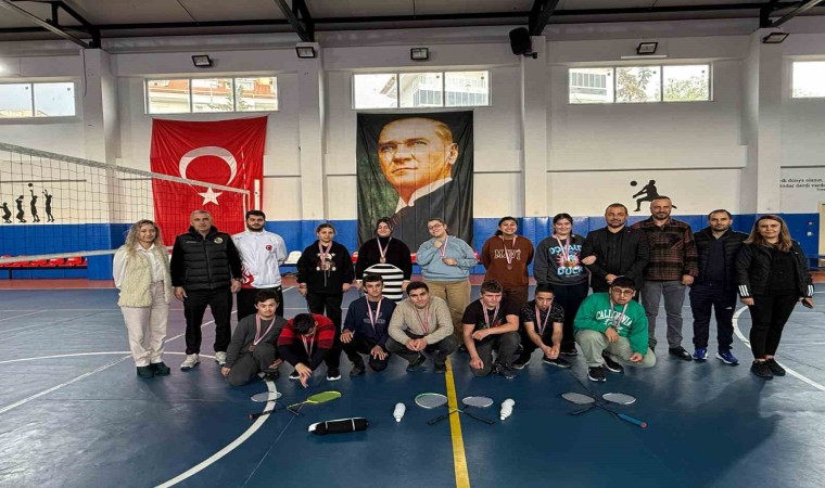 Gazipaşada özel öğrenciler badminton ve bocce oynayarak eğlendi