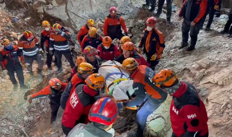 Güngörende çöken binada enkaz altında kalan işçi çıkarıldı