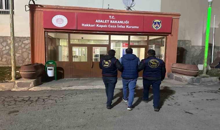 Hakkaride çeşitli suçlardan aranan bin 445 kişi yakalandı