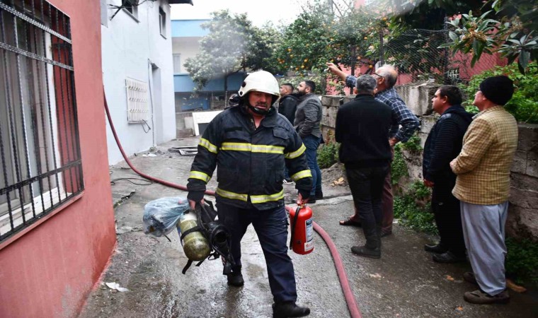 Hatayda alevlere teslim olan ev kullanılmaz hale geldi