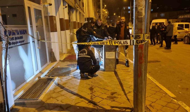 Iğdırda AK Parti il binasına molotoflu saldırı