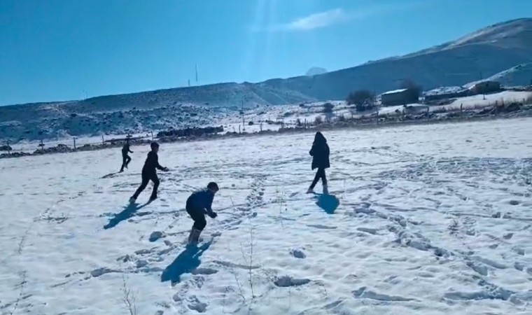 Iğdırda kar yağışı sonrası çocuklar eğlenceli anlar yaşadı