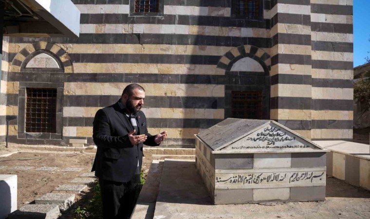 II. Abdülhamid Hanın torunu Şamda Sultan Vahdettin Hanın kabrini ziyaret etti