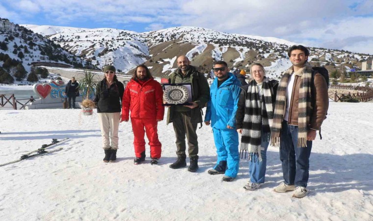 İngiltereden Ergan Kayak Merkezine gelenler davul zurnayla karşılandı