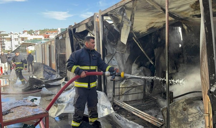 İşçilerin kaldığı prefabrik lojmanda yangın çıktı