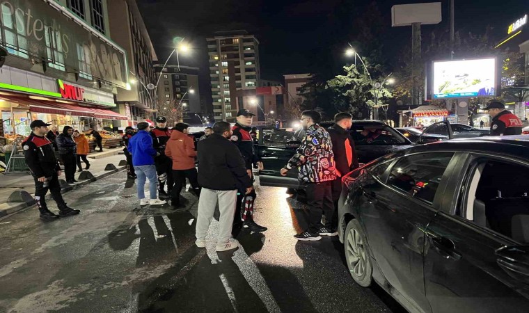 İstanbul Emniyet Müdürü Yıldız, Bağcılarda asayiş uygulamasına katıldı