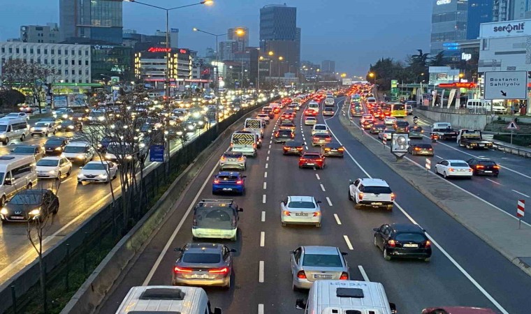 İstanbulda trafik yoğunluğu yüzde 90a ulaştı