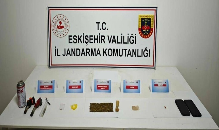 İstanbuldan Eskişehire uyuşturucu madde getiren şahıslar yakalandı