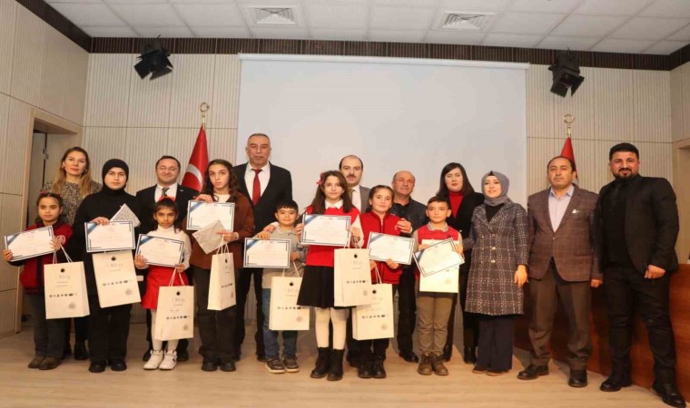 İstiklal Marşını en iyi okumak için yarıştılar