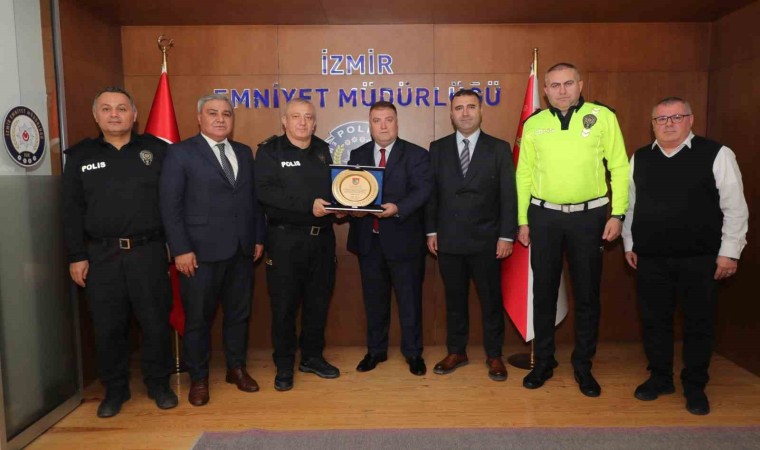 İzmir Şoförler Odasından Emniyet Müdürü Celal Sele teşekkür ziyareti