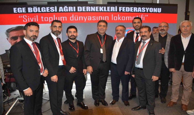 İzmirdeki Ağrılılar bir dönem daha Tekin Yalçın dedi