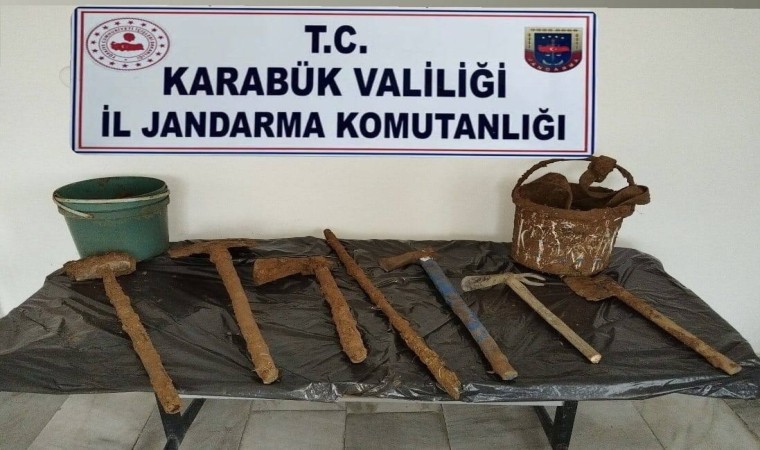 Kaçak kazı yapanları jandarma yakaladı