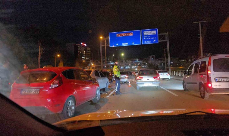 Karabükte 5 araçlı zincirleme trafik kazası: 3 yaralı