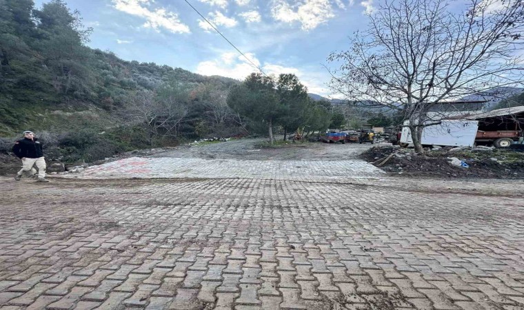 Karacasuda yol çalışmaları sürüyor