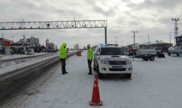 Kars-Digor karayolu ulaşıma kapatıldı