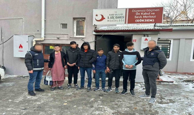 Karsta 6 düzensiz göçmen yakalandı