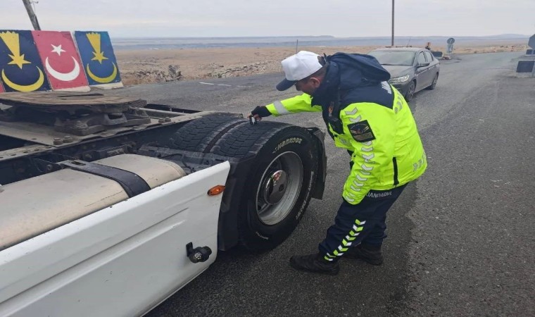 Karsta jandarmadan kış lastiği denetimi