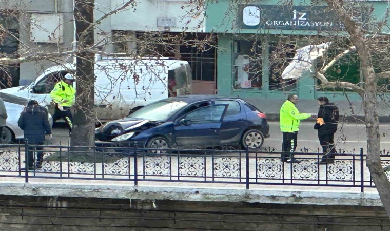 Kastamonuda buzlanma kazaları beraberinde getirdi: 3 yaralı