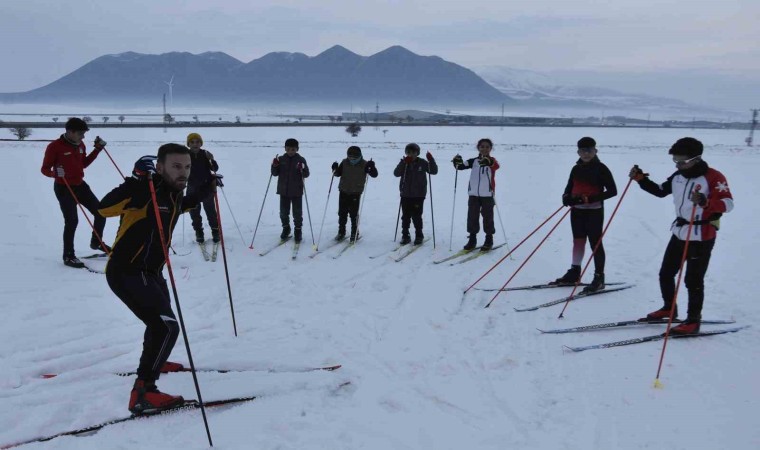 Kayaklı koşu takımı karla antrenmanlarına başladı