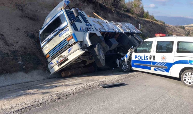 Kaza içinde kazada faciadan kıl payı dönüldü, o anlar İHA kamerasına yansıdı