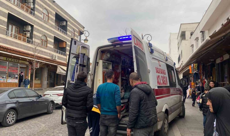 Kebapçı dükkanlarında tartışan baba-oğul tek katlı iş yerlerinin damından atladı