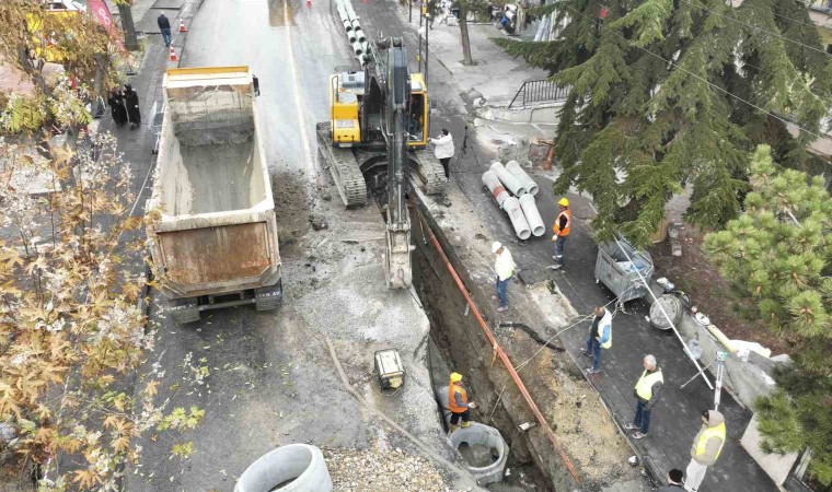 Keçiörende sürekli tıkanan atık su hattı yenilendi