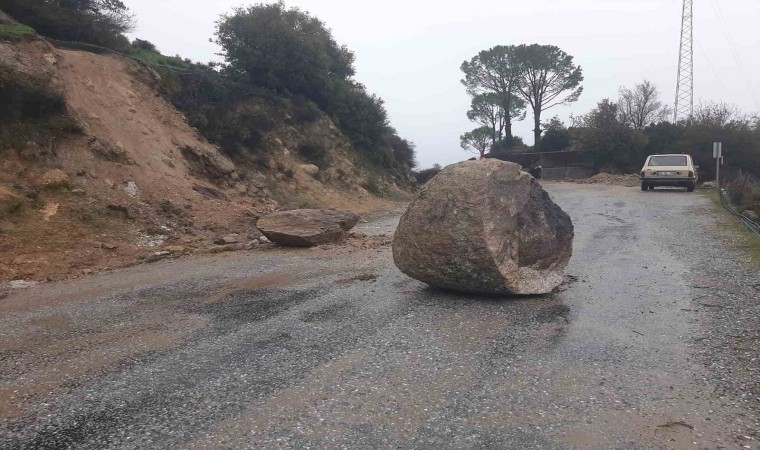 Koçarlıda aşırı yağışlarla ulaşıma kapanan yol açıldı