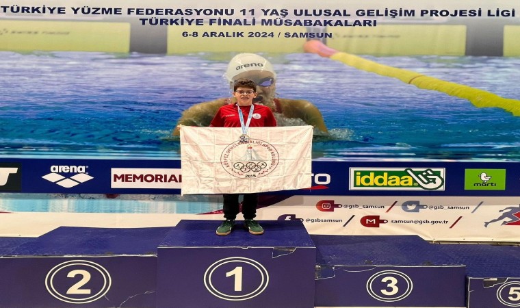 Körfezli genç sporculardan yüzme başarı