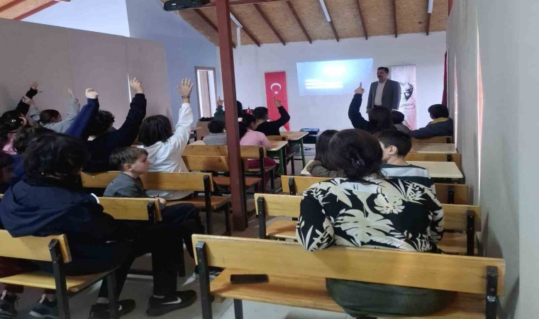 Köyceğizde teknoloji bağımlılığı, akran zorbalığı ve sosyal medya semineri