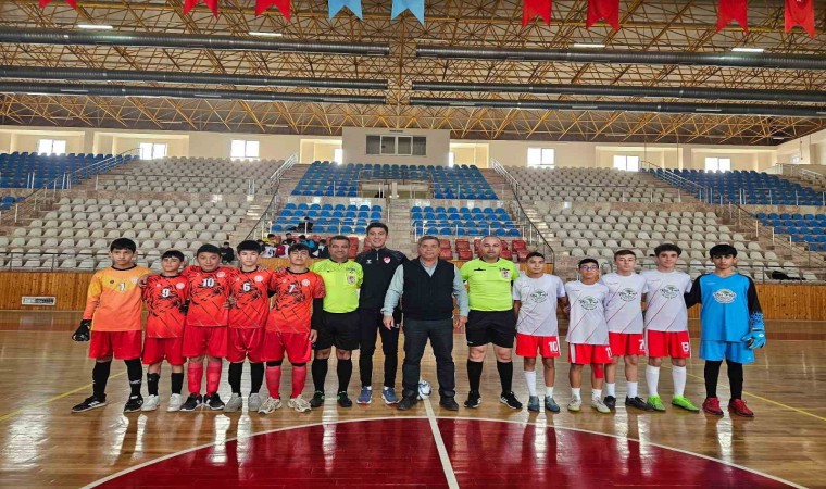 Kumlucada futsal heyecanı başladı