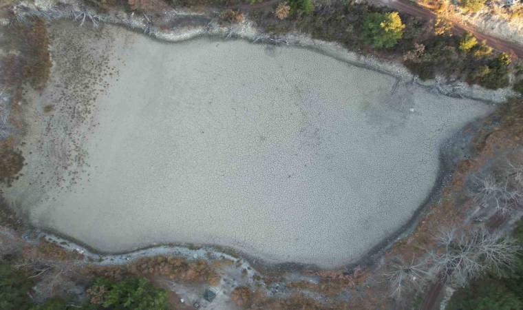 Kuruyan Kolak Gölü eski ihtişamına kavuşmak için gün sayıyor