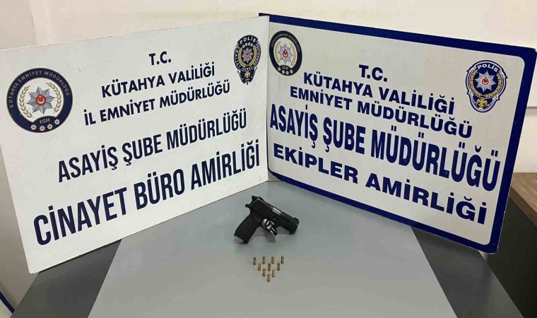 Kütahyada ruhsatsız silah operasyonu, şüpheli kaçmaya çalışırken yakalandı